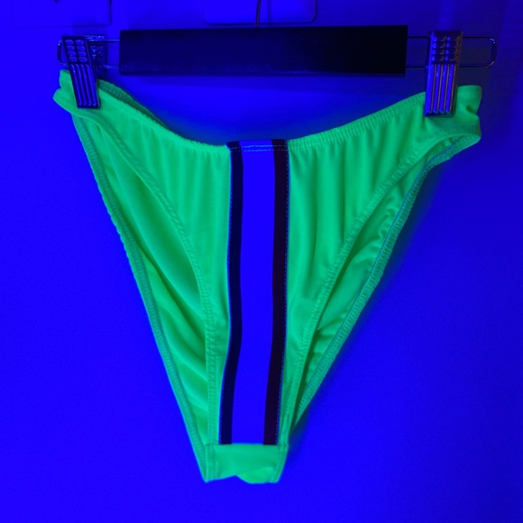 Fashion Nova neon cover up🏷 - Picture 3 of 3